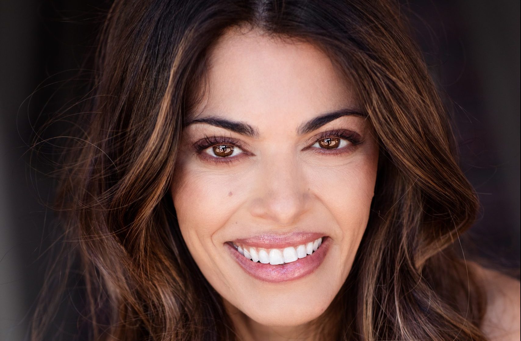 Lindsay Hartley Age, Dating, Net Worth