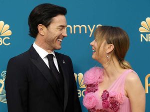 kaley-cuoco-tom-pelphrey