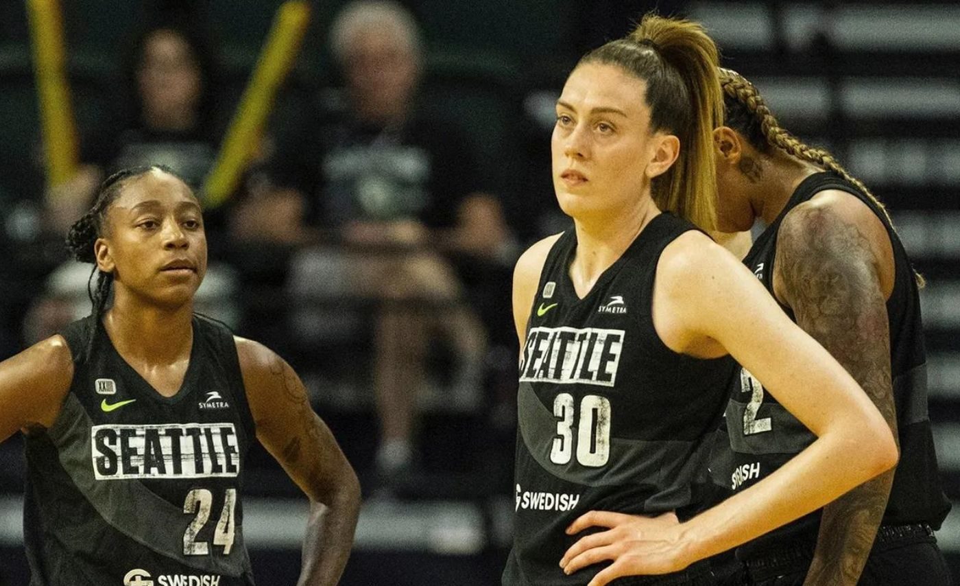 Jewell Loyd And Breanna Stewart Together In A Match
