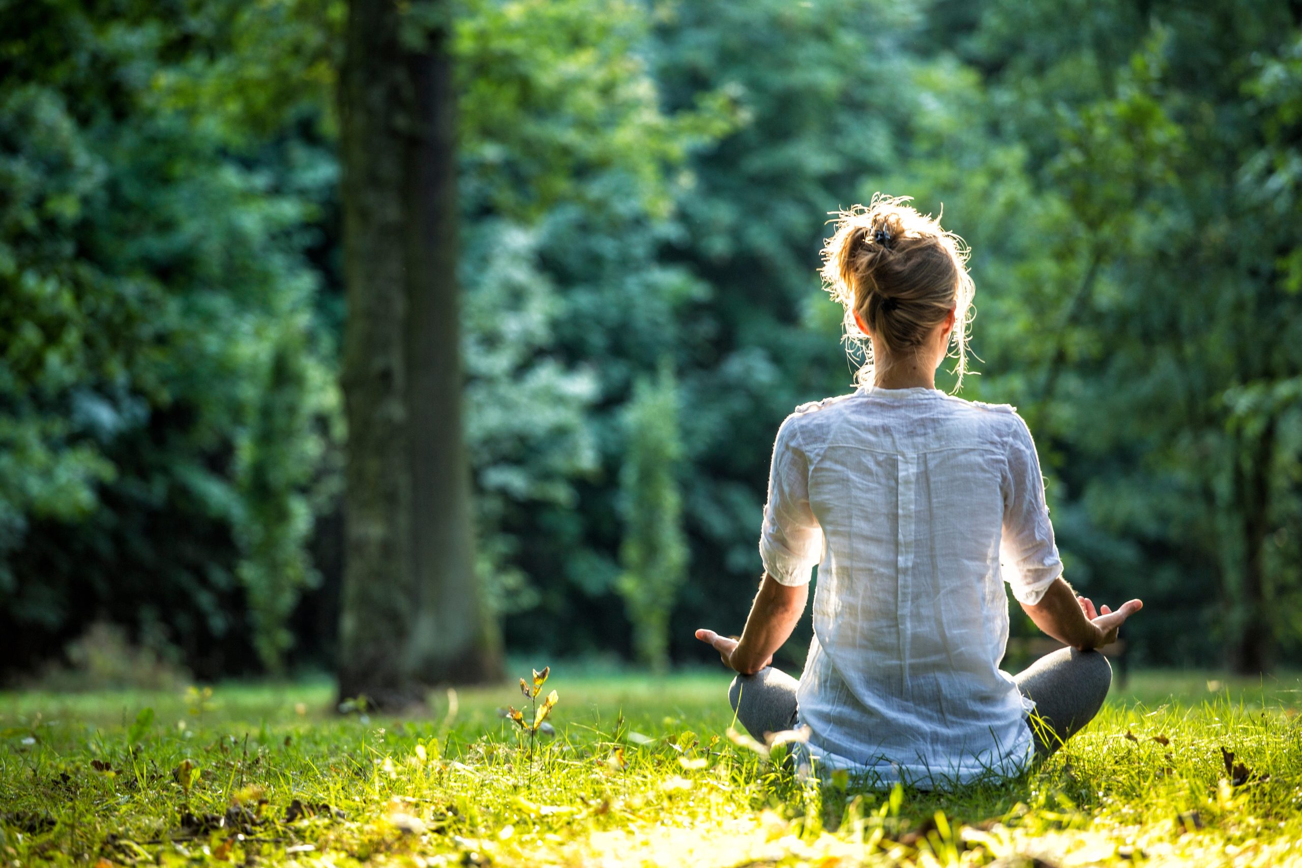 Here’s the Best Time to Meditate During the Day—and the Time to Avoid