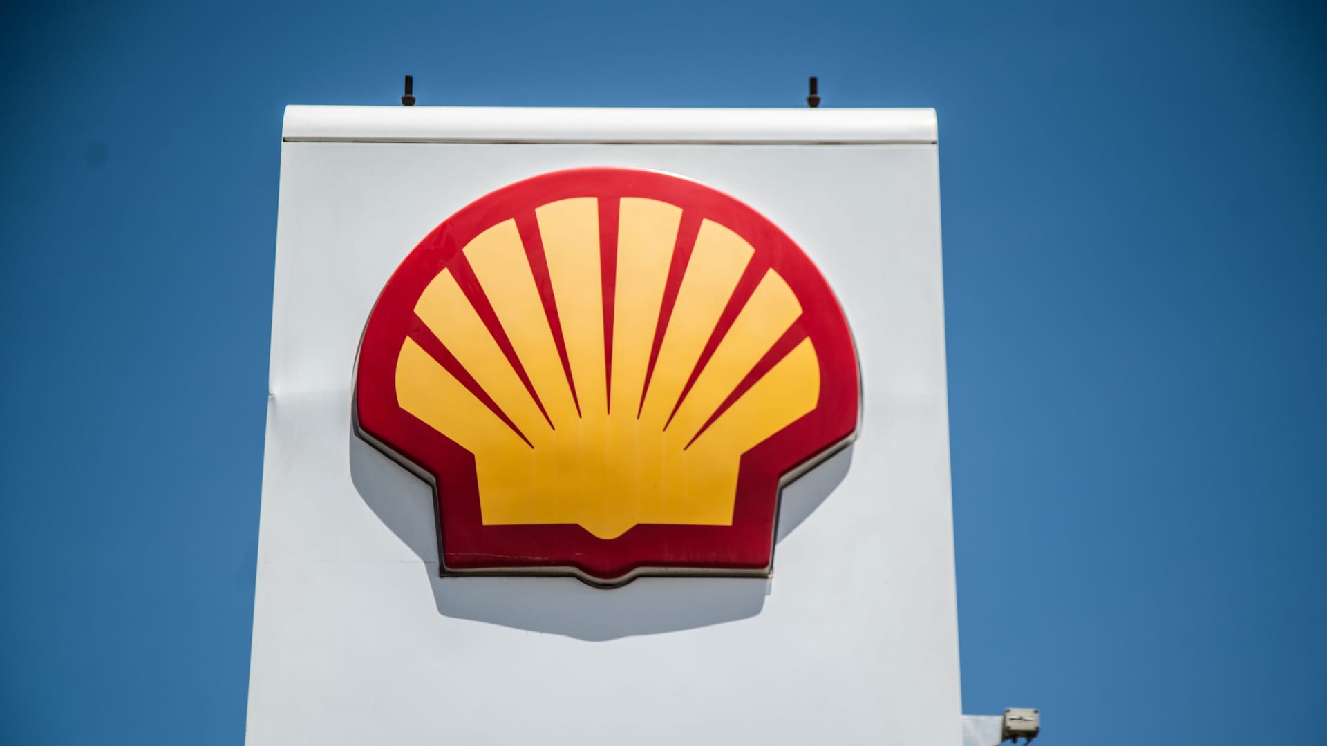 Oil giant Shell posts full-year profit beat, announces $3.5 billion share buyback