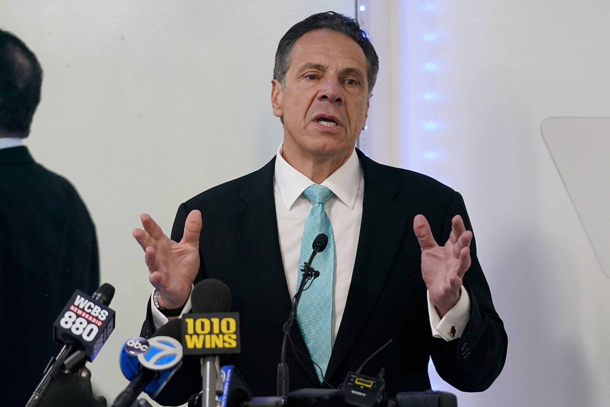 Andrew Cuomo sets to return to politics