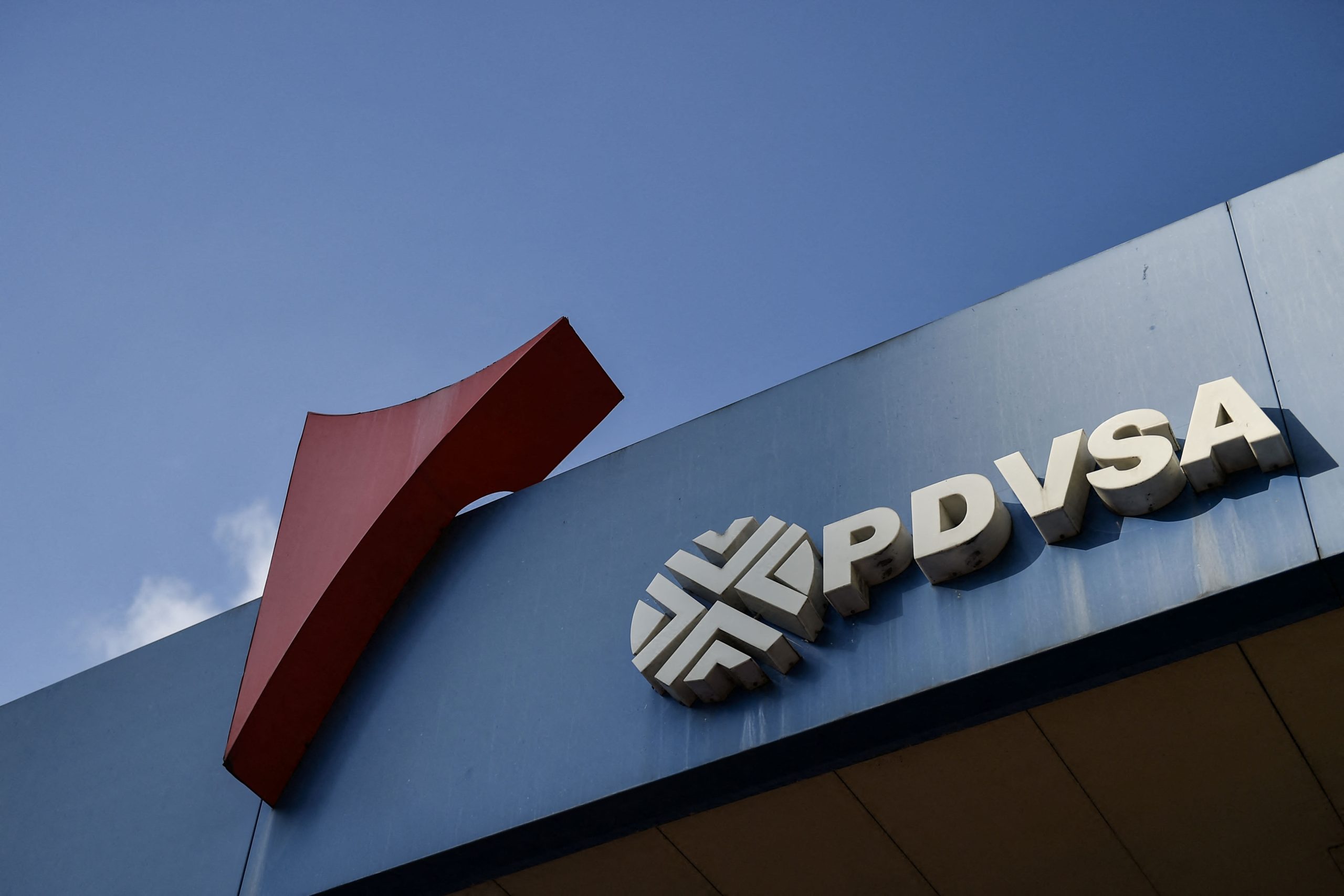 Venezuela's Oil-Backed Bonds Plunge After U.S. Court Ruling