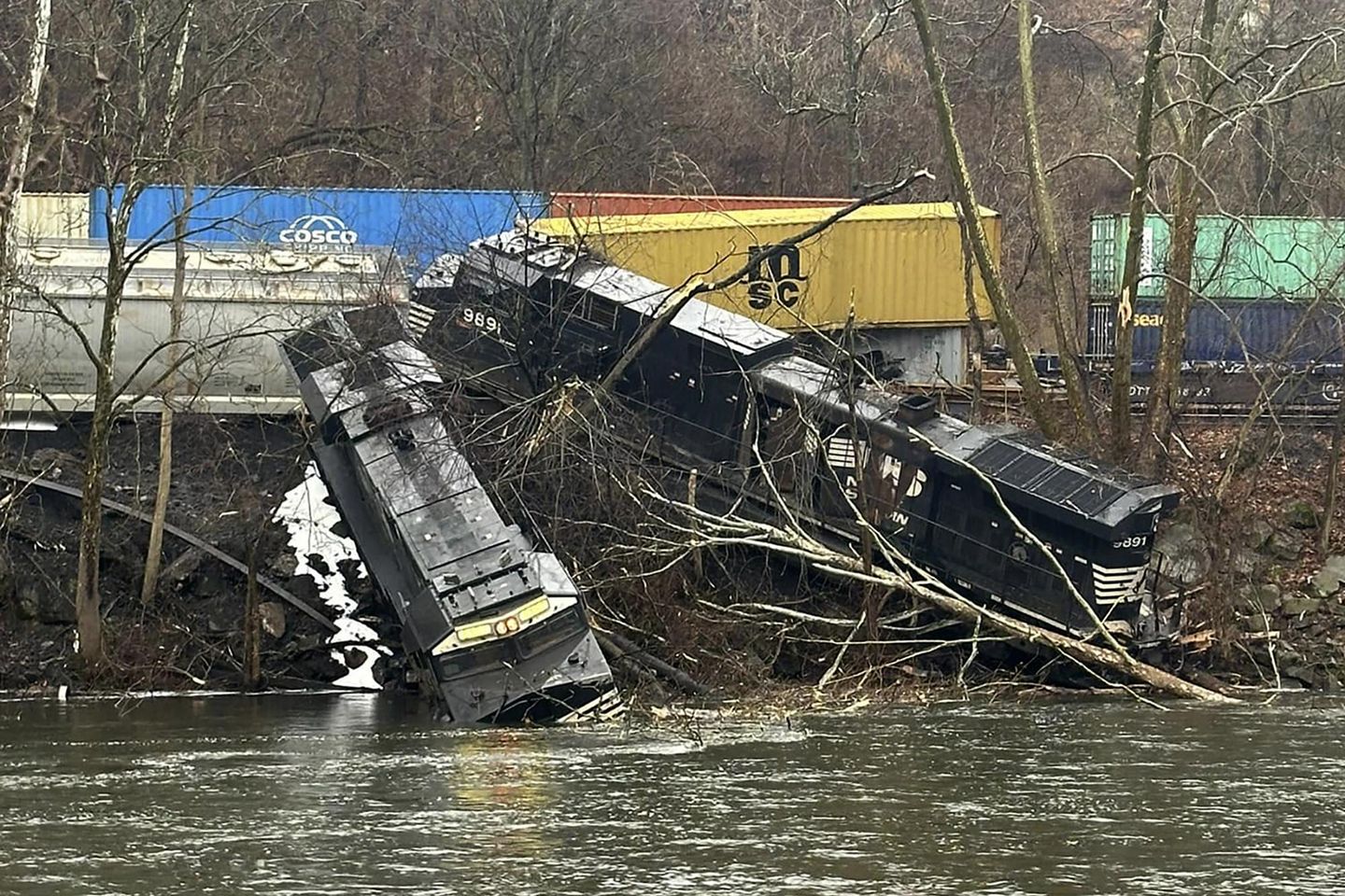 Three Norfolk Sothern trains collide in Pennsylvania, no injuries