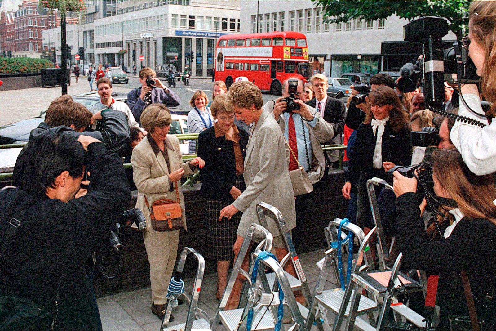 Charles Spencer Thinks Press Intrusion on Princess Diana Was “More Dangerous” Than Online Conspiracies about Kate Middleton