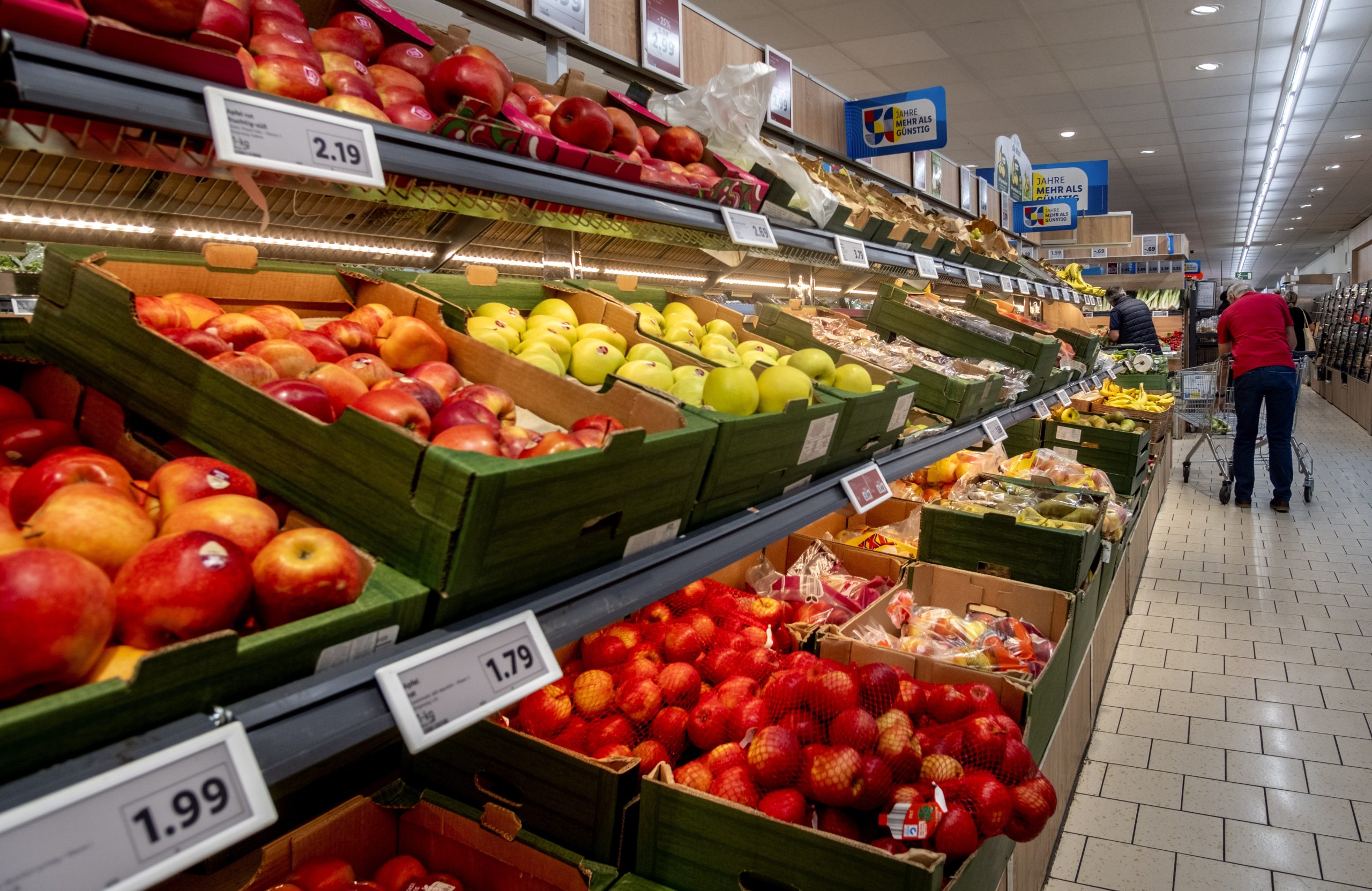 Europe's Inflation Drops, But Quick Interest Rate Cut Unlikely