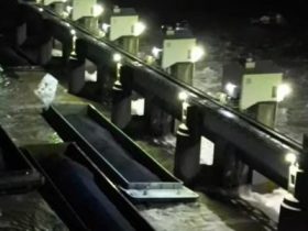26 barges break loose on Ohio River in Pittsburgh; some go over dam