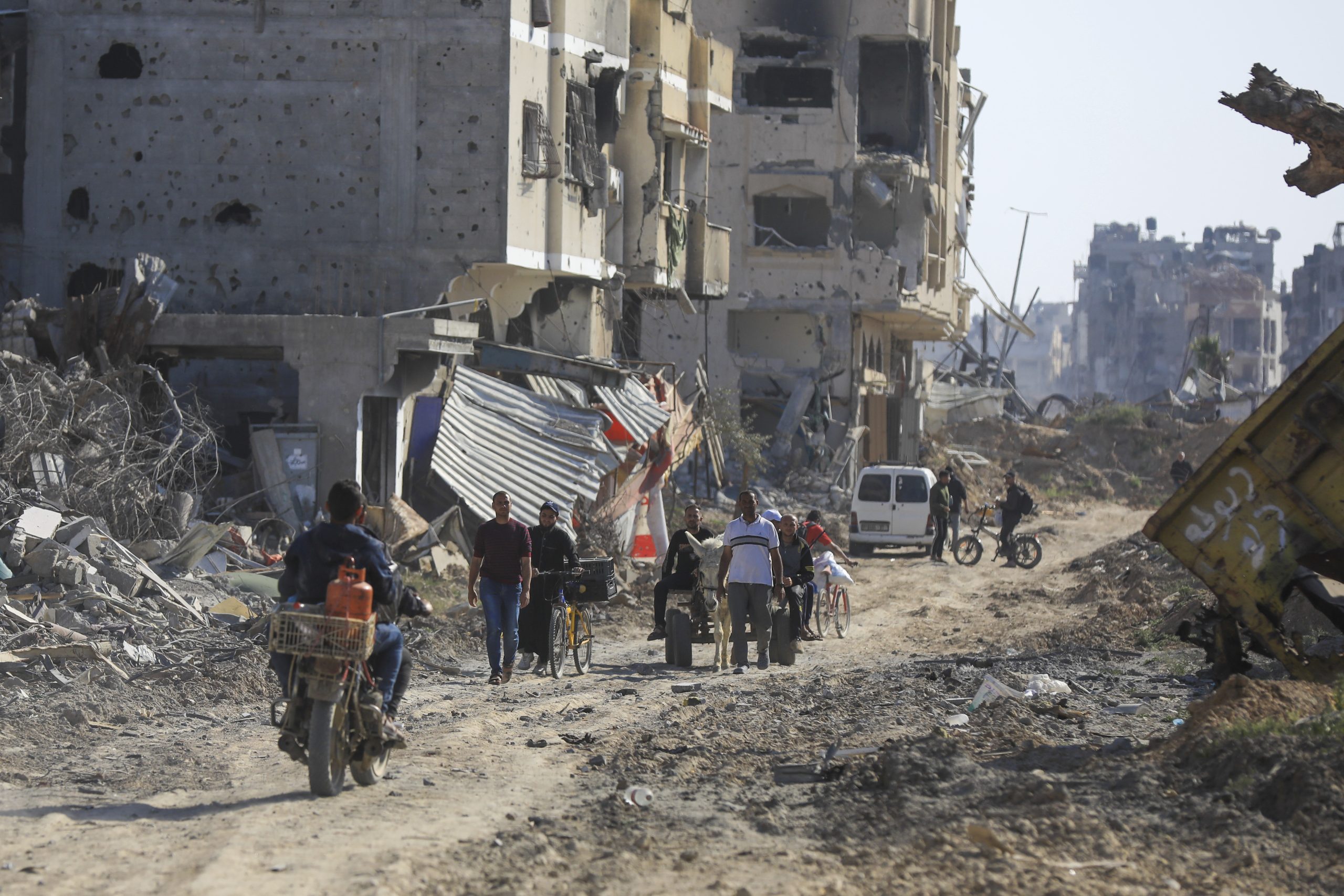 Khan Younis Devastation: Palestinians Return After Israeli Withdrawal