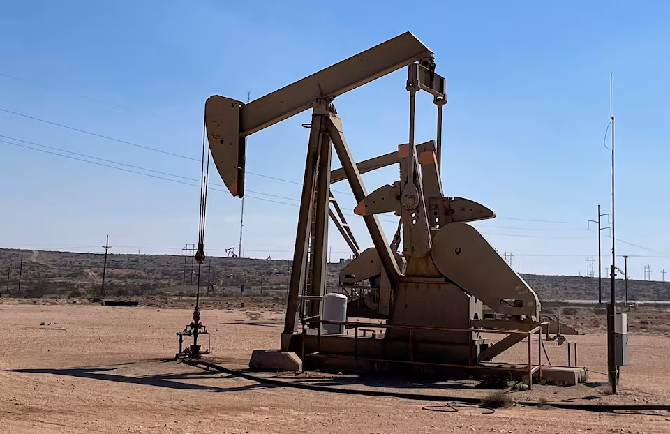 Oil Prices Stay Stable Near Weekly Lows as Markets Ease Middle East Tension Worries