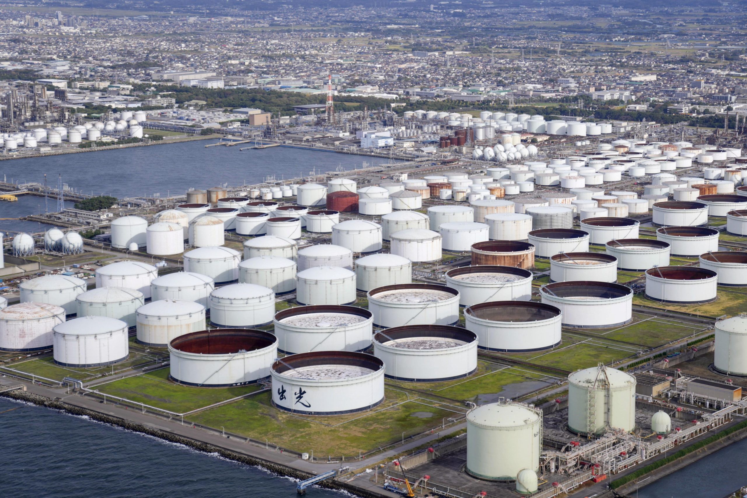 Oil Supplies Go Up by 2.7 Million Barrels, More Than Analysts Expected