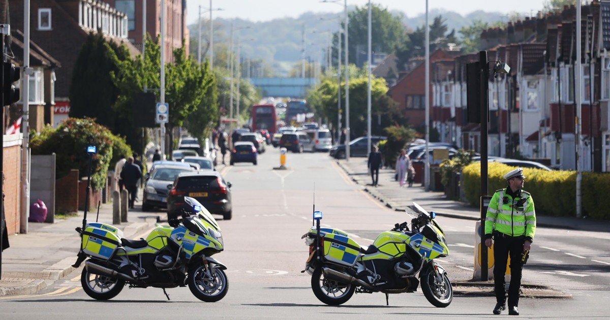 Man with a sword under arrest after attacking people in London, police say