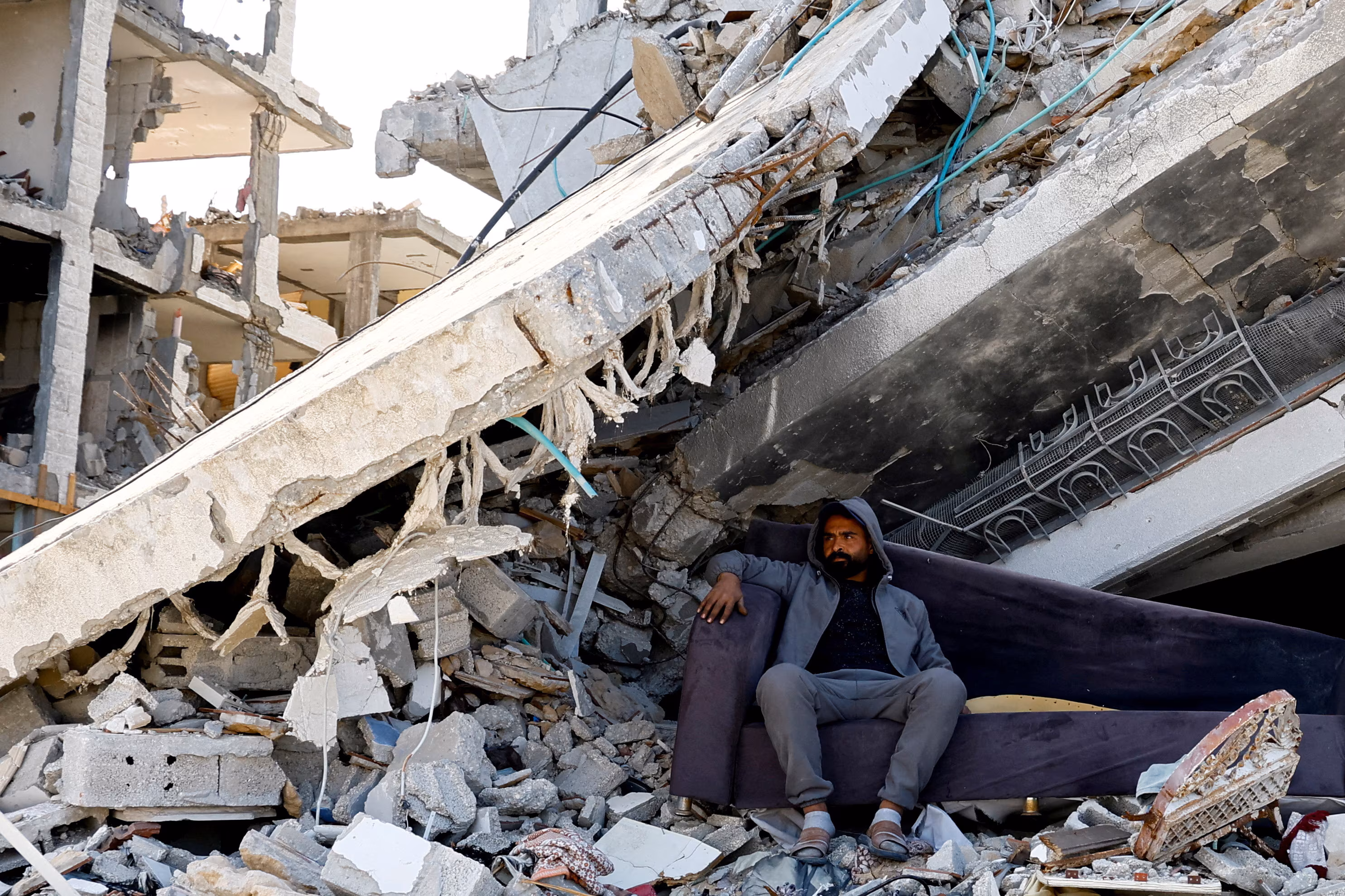 Sisi Calls for Gaza Reconstruction Without Displacement as Arab States Reject Trump’s Resort Plan