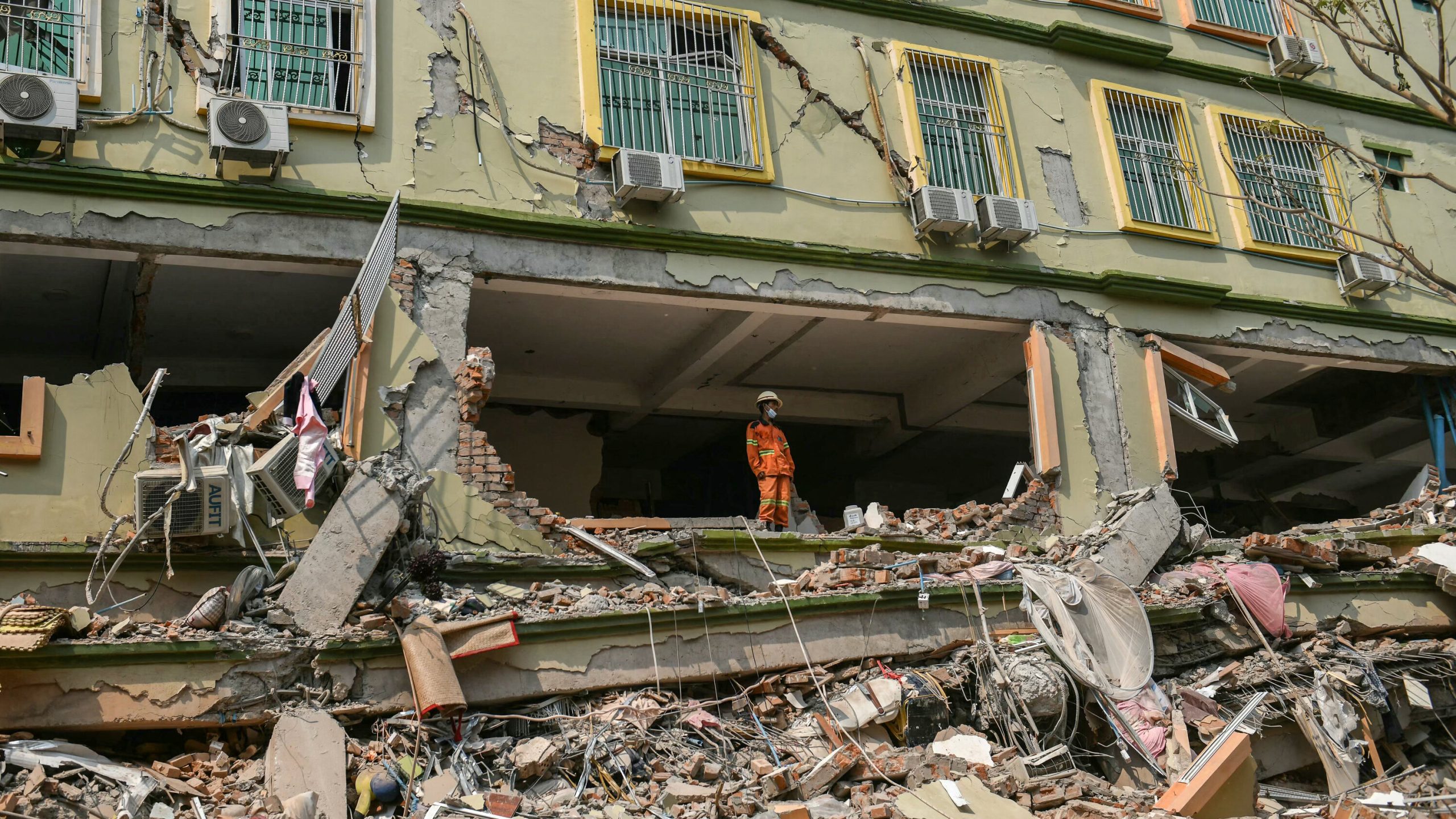 Massive Earthquake Devastates Myanmar, Killing Thousands and Triggering International Rescue Efforts