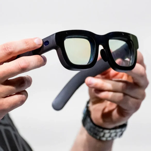 Apple Develops Cheaper Vision Pro and Smart Glasses to Challenge Meta in AR Race