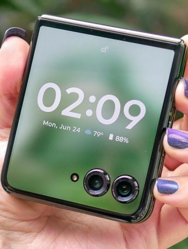 Motorola Teases AI-Focused 2025 Razr and Moto Edge Phones Ahead of April 24 Reveal
