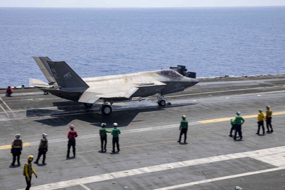 USS Carl Vinson Joins Arabian Sea Deployment as U.S. Pressures Iran Ahead of High-Stakes Nuclear Talks