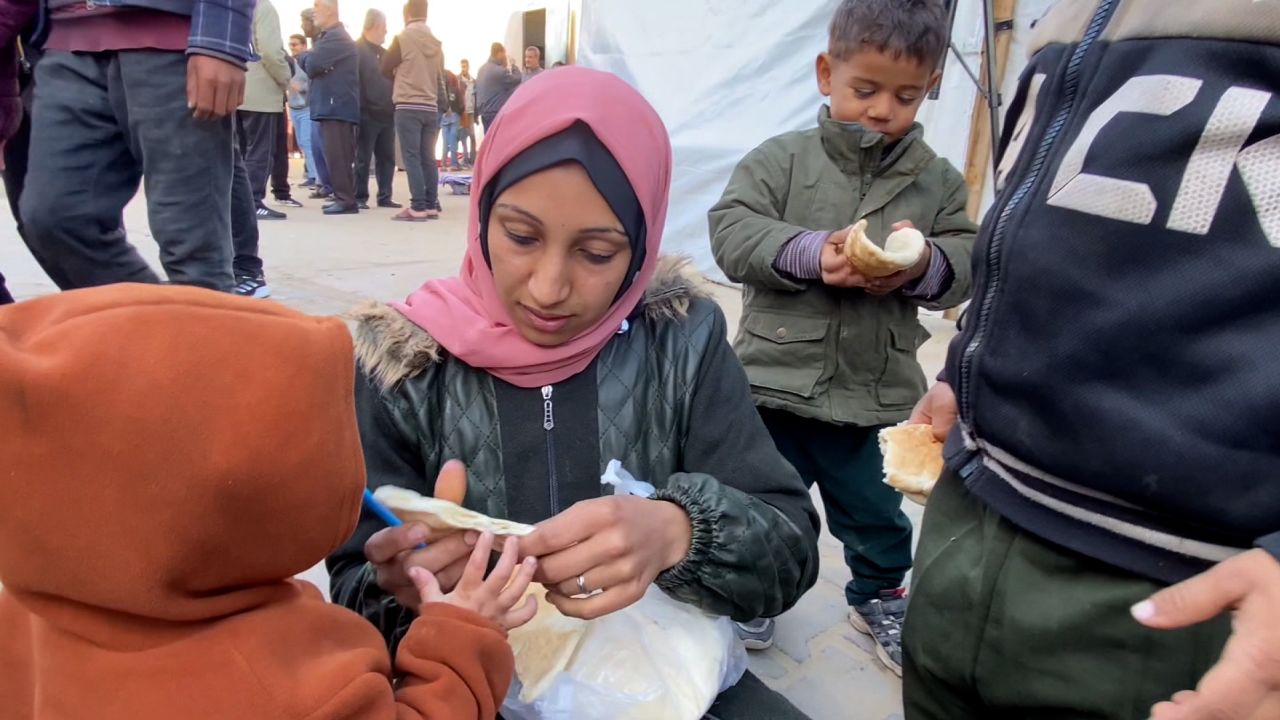 Gaza Mother Fights to Feed Nine Children as Hunger and War Destroy Normal Life