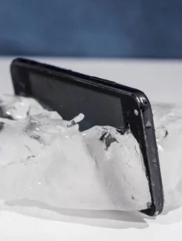 How to Reset a Frozen Smartphone Safely