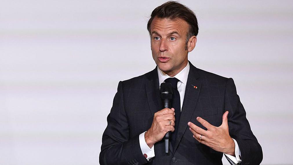 Macron-Backed Report Alleges Islamist Entryism Threatens French Institutions and National Cohesion