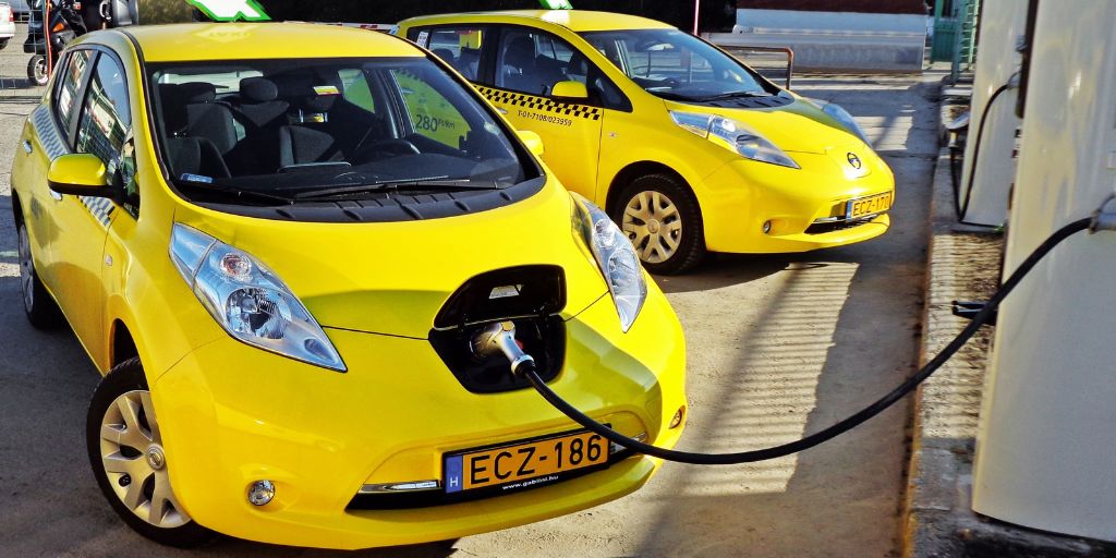 The Rise of Electric Vehicles: Top Tech Features