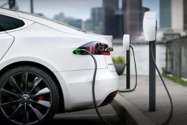 The Rise of Electric Vehicles: Top Tech Features