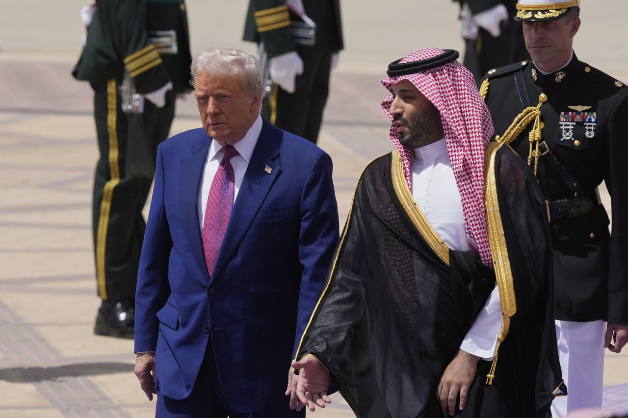 Trump Praises Saudi Crown Prince During Riyadh Visit, Strengthening Ties Amid Human Rights Backlash