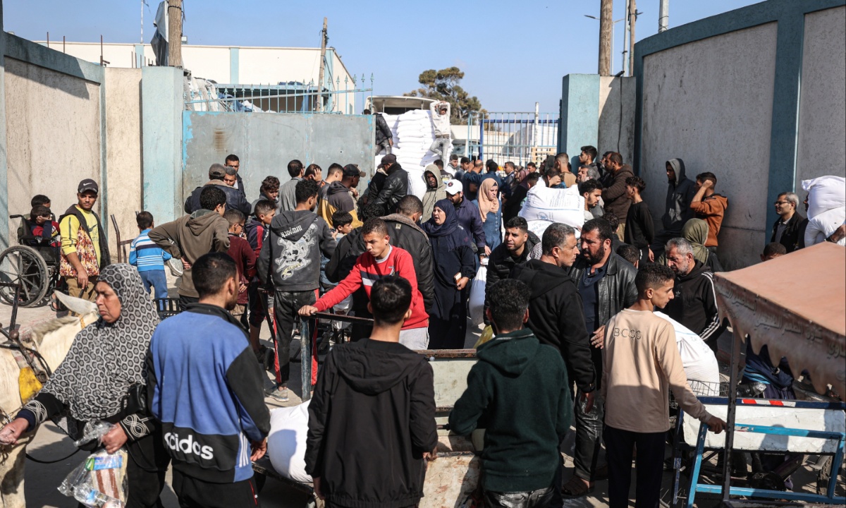 Desperate Crowds Strip Gaza Aid Trucks as Famine Looms and Tensions Escalate