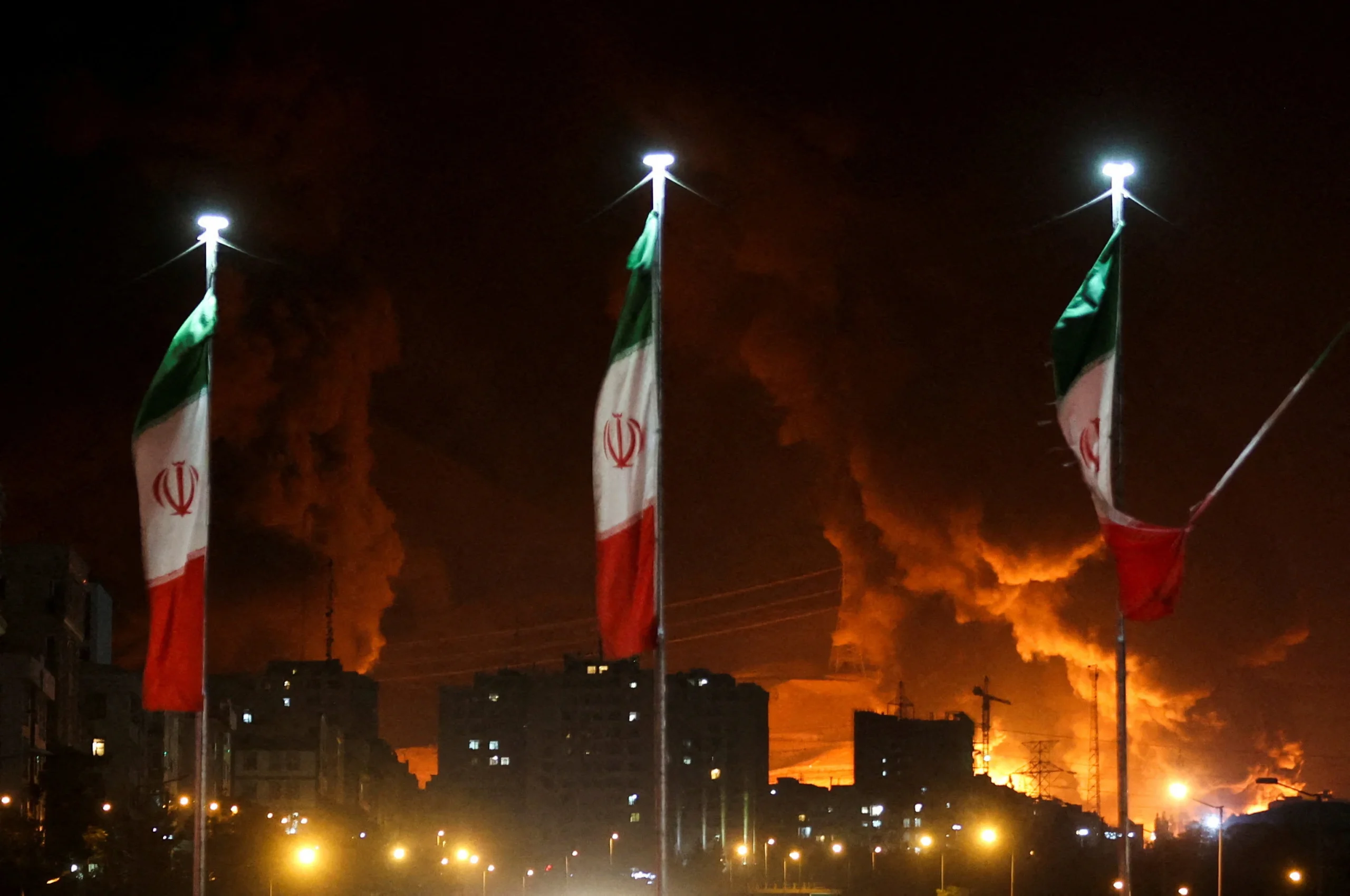 Iran Moves to Back Strait of Hormuz Closure as Tensions with U.S. Reach Critical Point