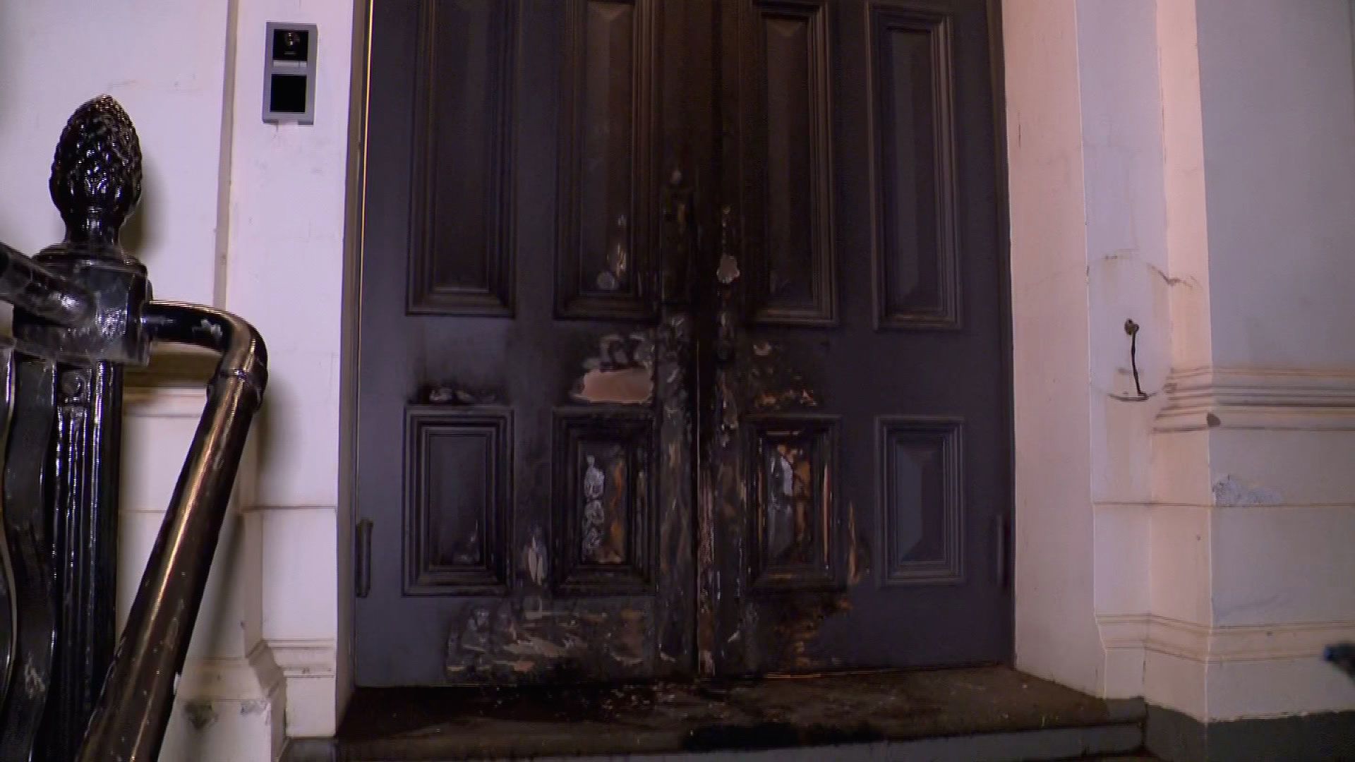 Australia Vows Crackdown After Synagogue Arson and Restaurant Riot Spark Antisemitism Fears