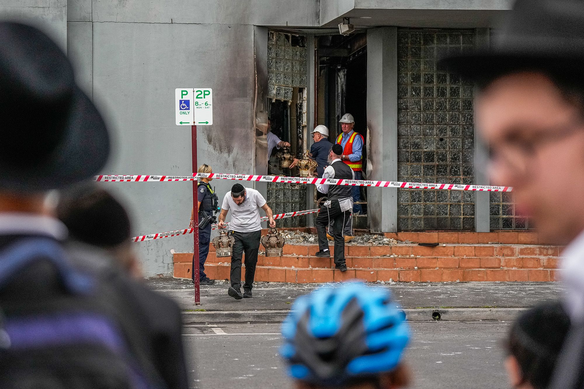 Australia Vows Crackdown After Synagogue Arson and Restaurant Riot Spark Antisemitism Fears
