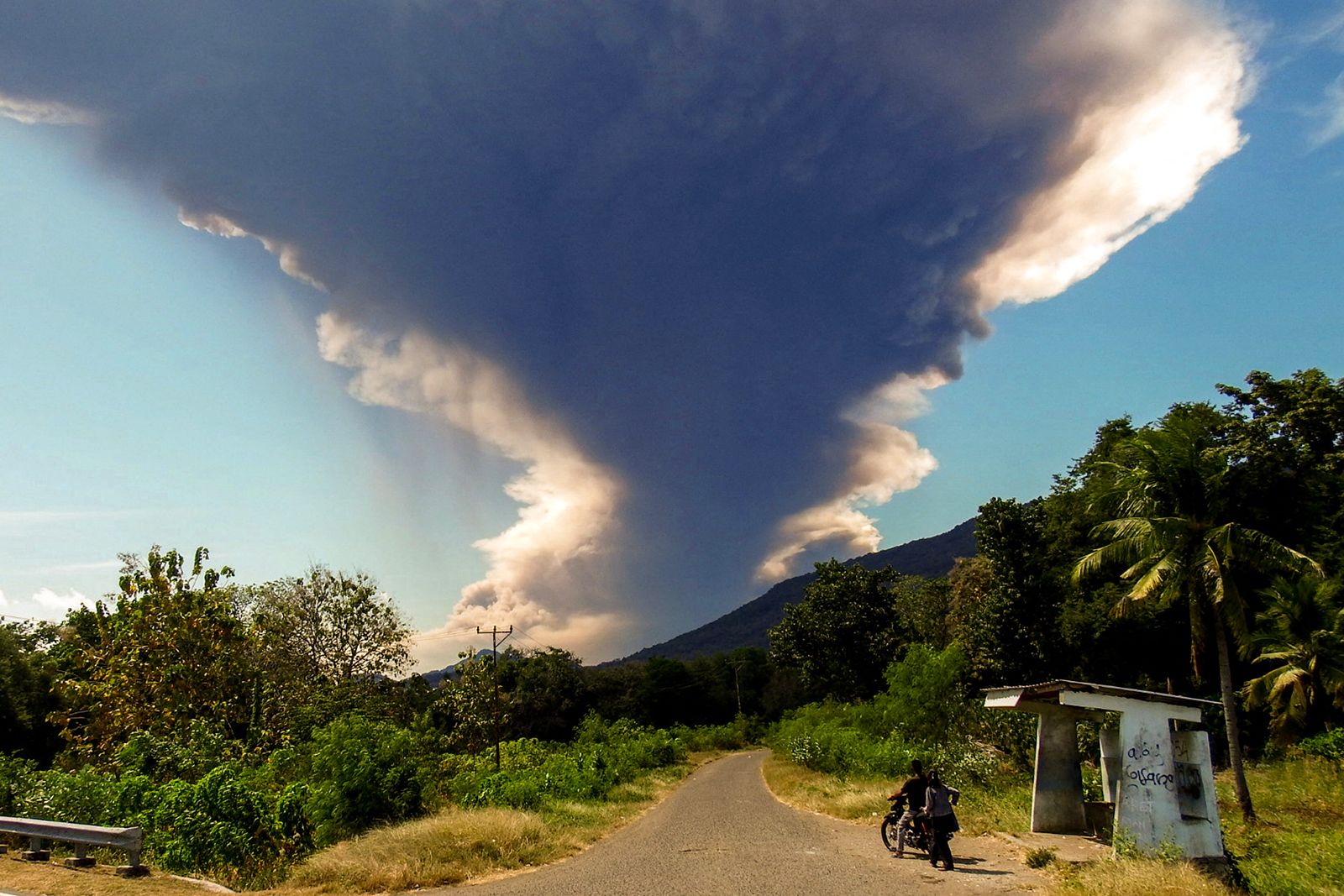 Twin Eruptions at Mount Lewotobi Send Ash 18 KM High, Trigger Mass Flight Cancellations