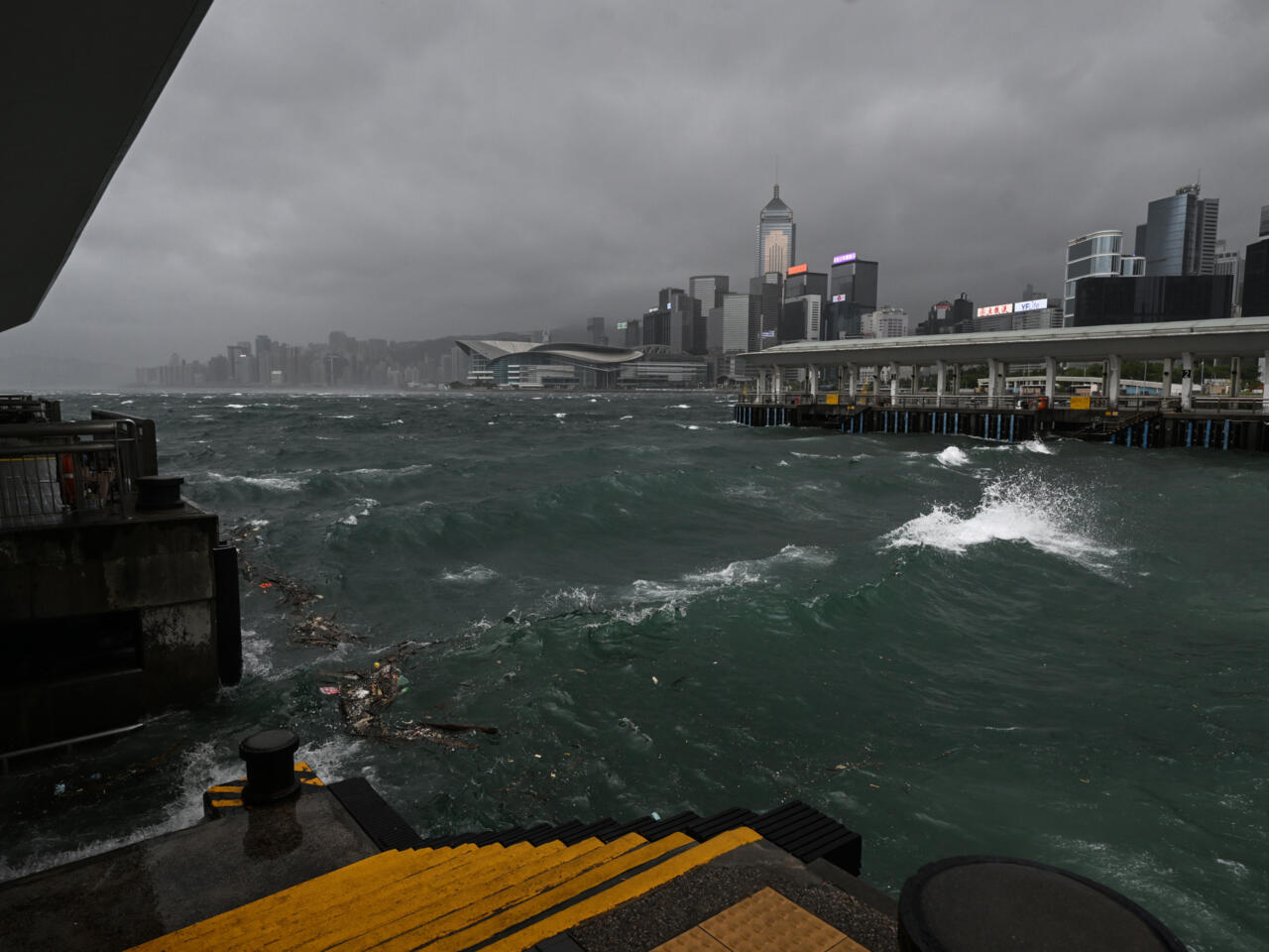 Typhoon Wipha Slams Hong Kong with Fierce Winds and Rain, Disrupts Travel for 80,000