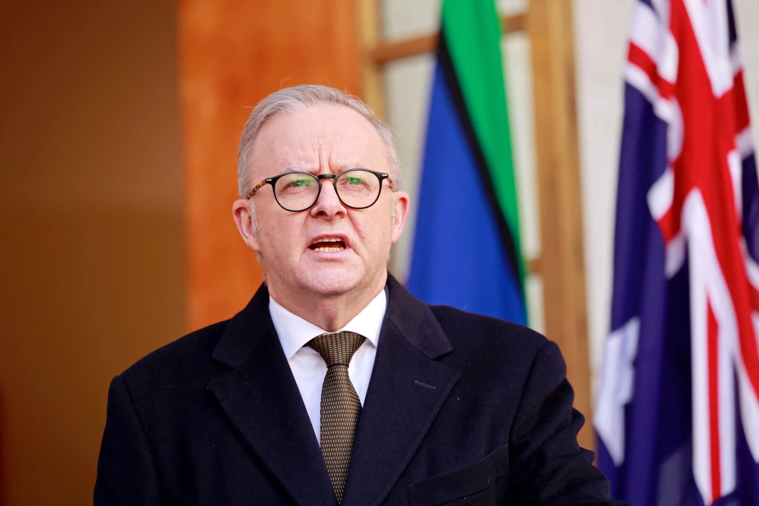 Australia Expels Iran’s Ambassador After Tehran Linked to Antisemitic Attacks on Sydney and Melbourne Sites