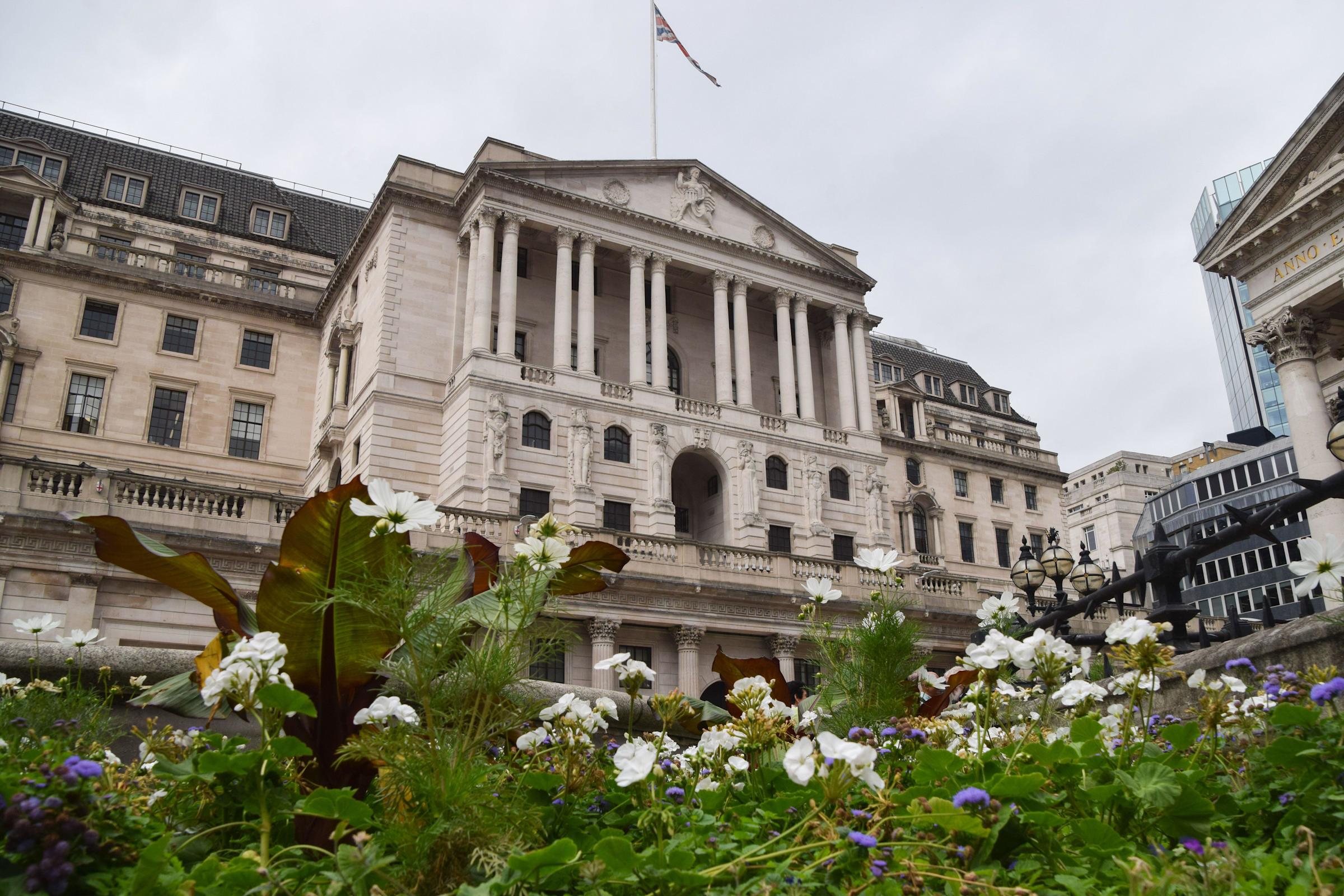 Bank of England Cuts Rates Amid Inflation Worries and Deepening Policy Divide