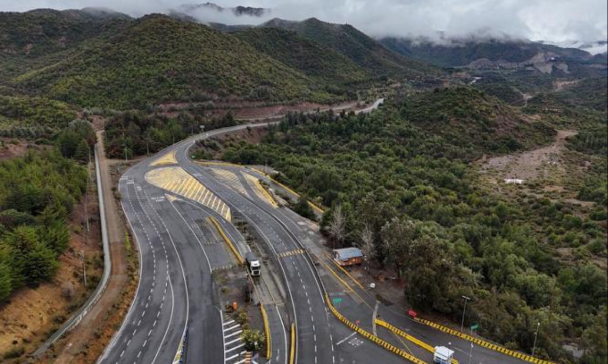 Chile Mine Tragedy Deepens as Rescue Teams Race to Save Trapped Workers After Deadly Collapse