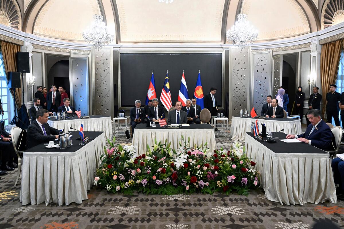 Deadly Thai-Cambodian Border Clashes Ease After U.S. Tariff Pressure, Truce Talks Move to Malaysia