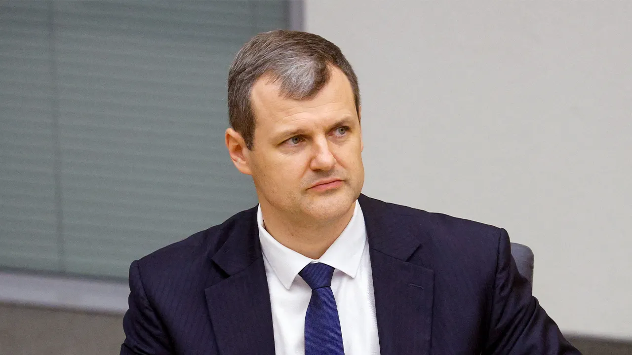 Lithuanian Prime Minister Resigns Amid Corruption Scandal, Triggering Government Shake-Up and Security Fears