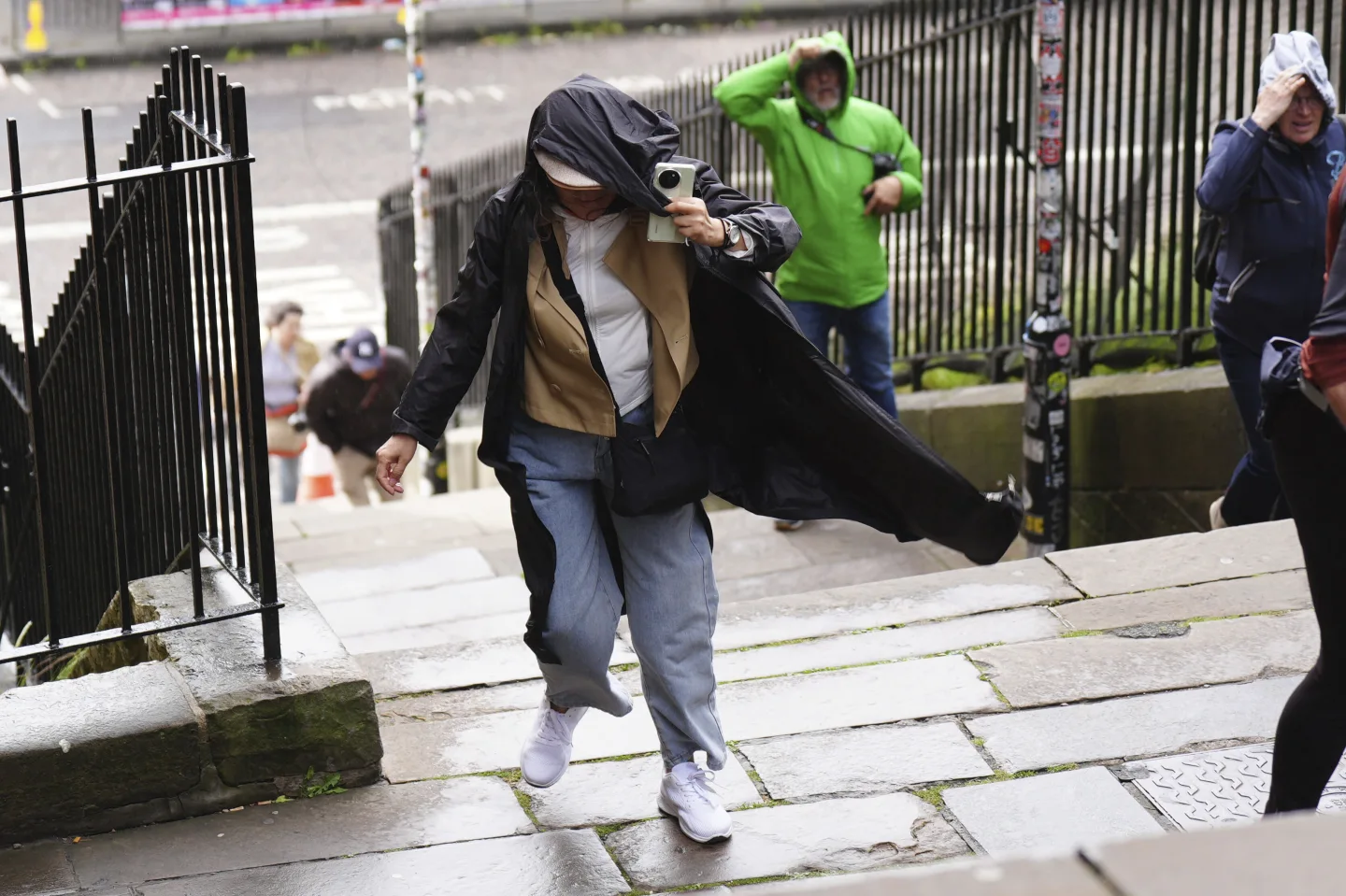 Storm Floris Slams Scotland With 90 mph Winds, Disrupts Travel and Festivals at Peak Tourist Season
